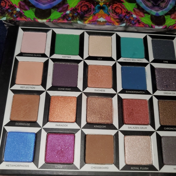 Bundle of SIX Urban Decay Palettes - Picture 3 of 7